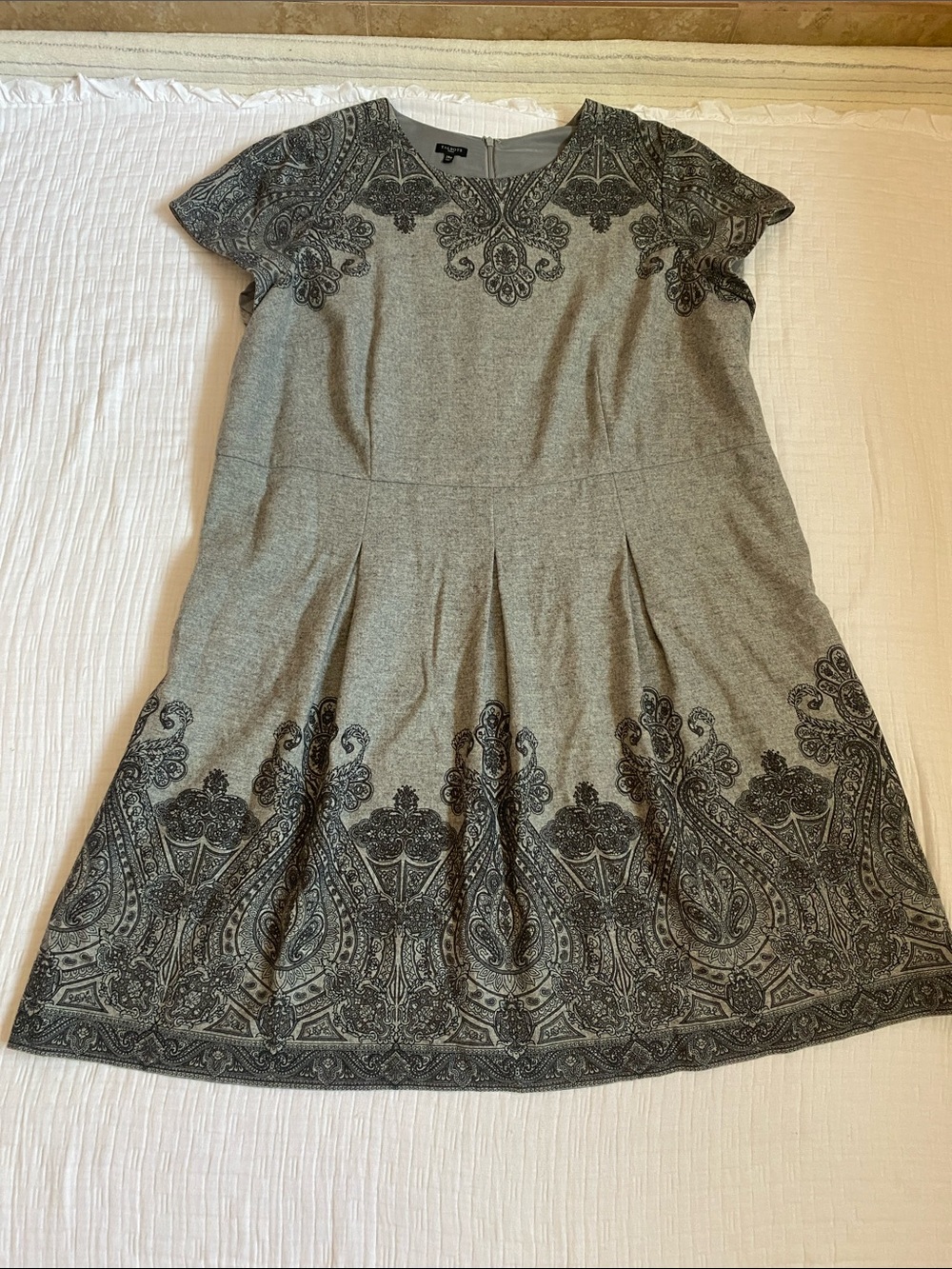 TALBOTS, Gray Dress with Black Paisley Border 88% Wool